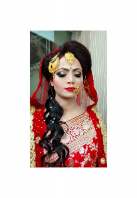 Attractive bridal wedding makeup