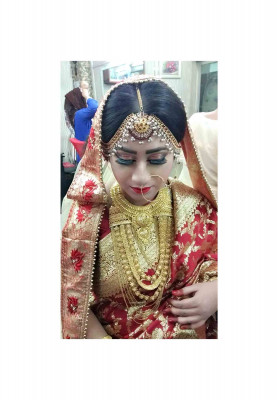 Attractive bridal wedding makeup
