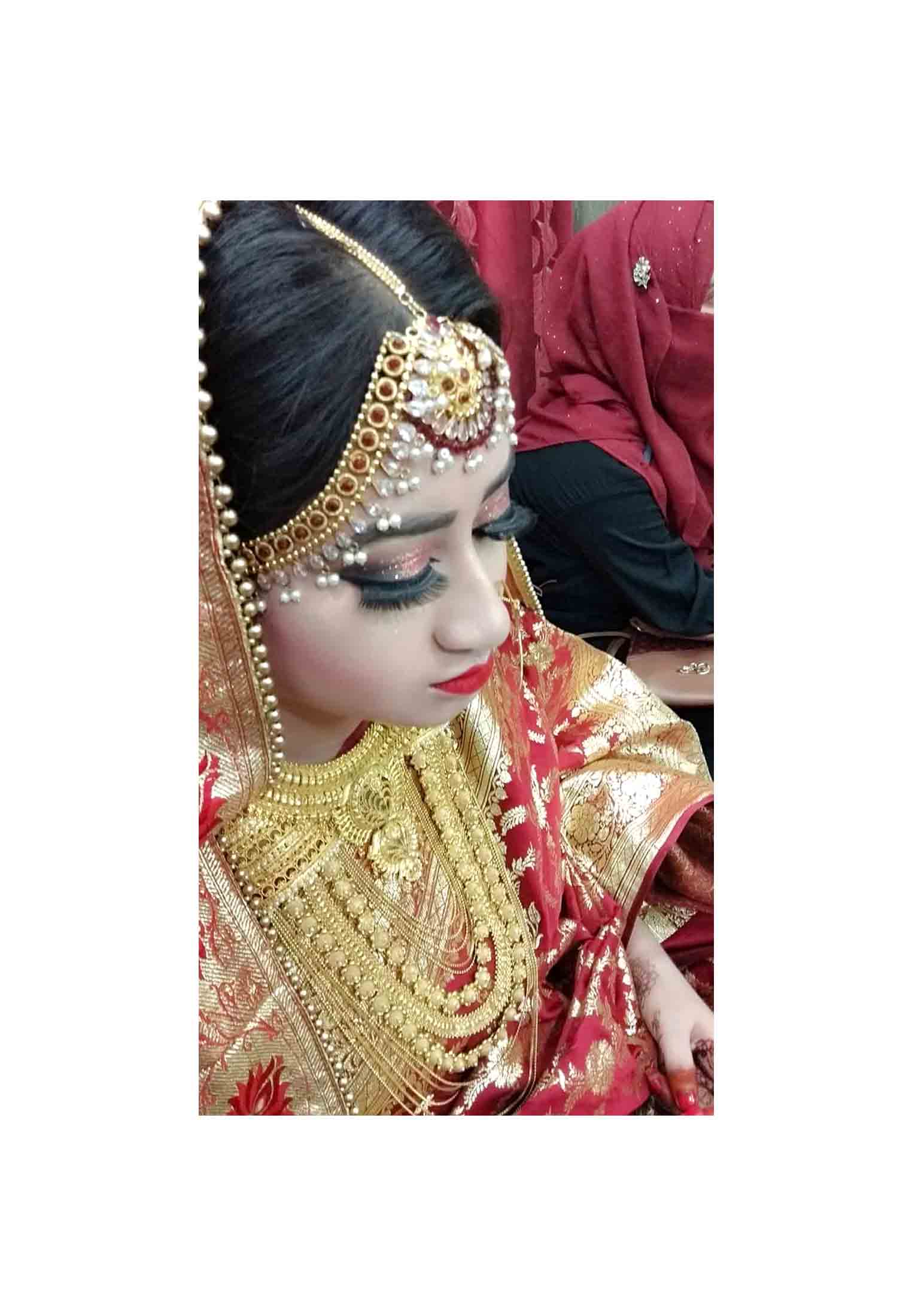 Attractive bridal wedding makeup