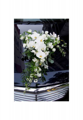 White bouquet car decoration