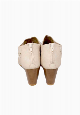 Cream Box heel 