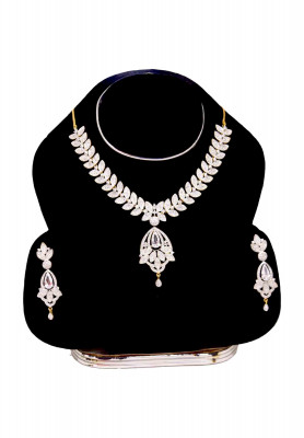 10 Vori V Shpaed Diamond Cut Necklace