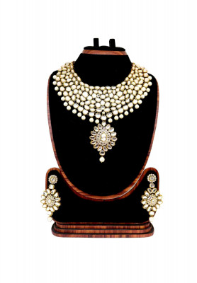 Kundon Necklace with Earring and Tickli