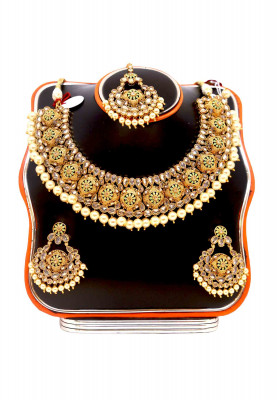 Golden color necklace set